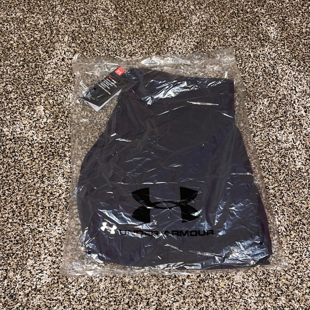 NWT Under Armour Golf Skirt in black & white